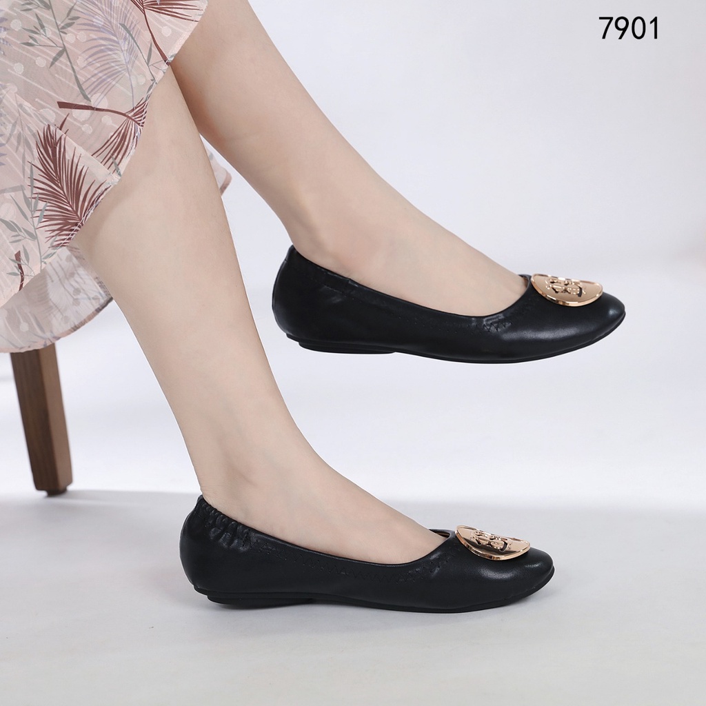 B-Logo Ballerinas Leather Flat Shoes 7901