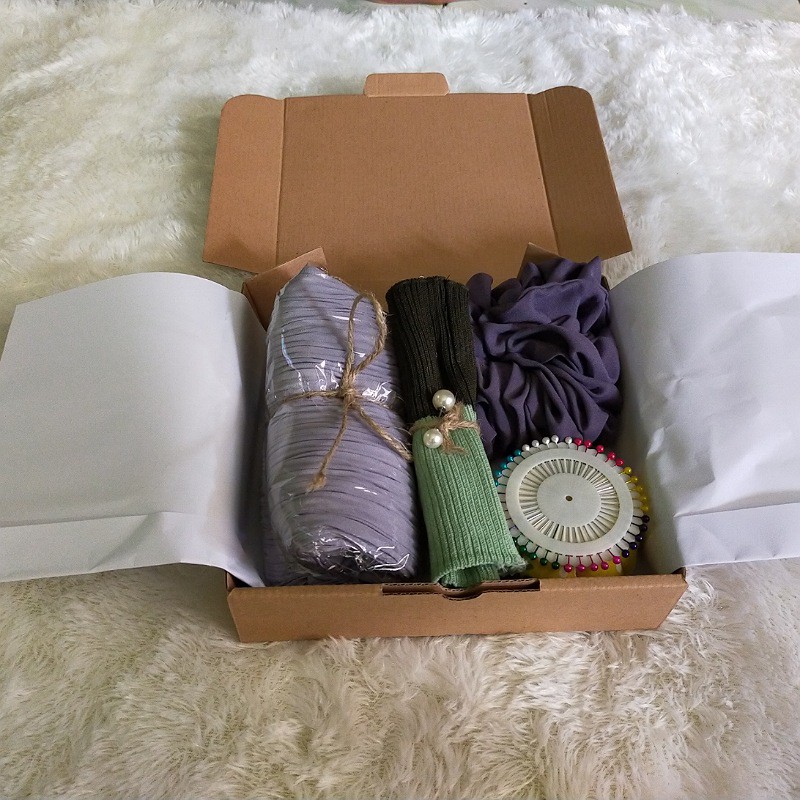 

hampers hijab gift box/kado ulang tahun/phasmina full plisket/silver