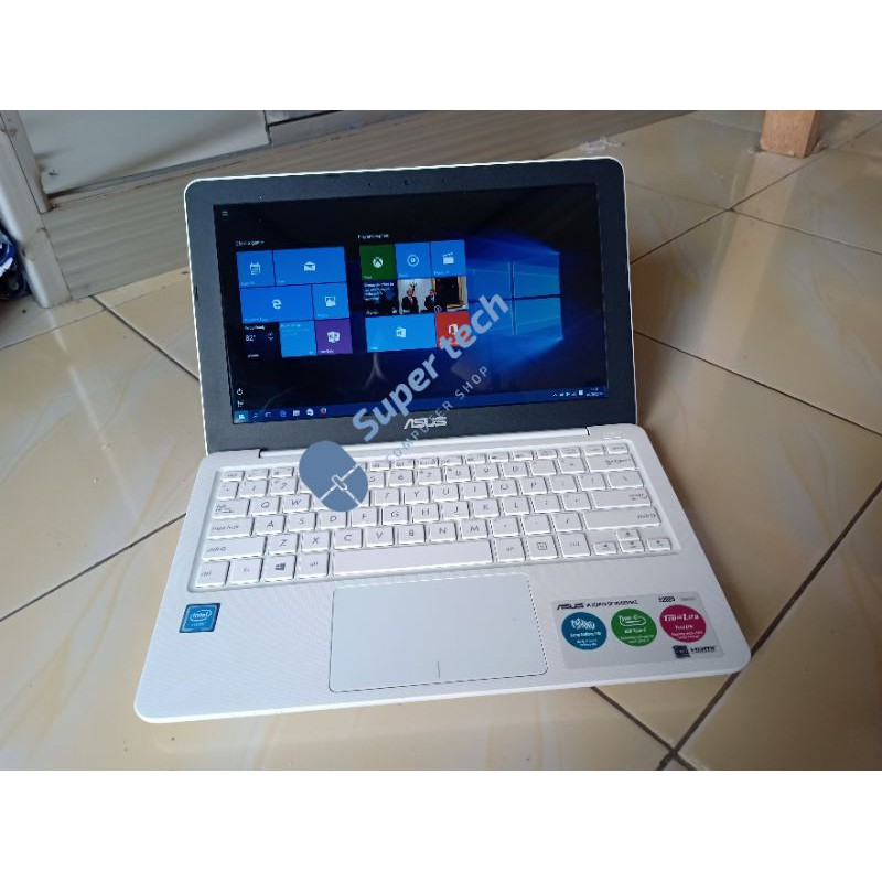 Notebook Asus E202s