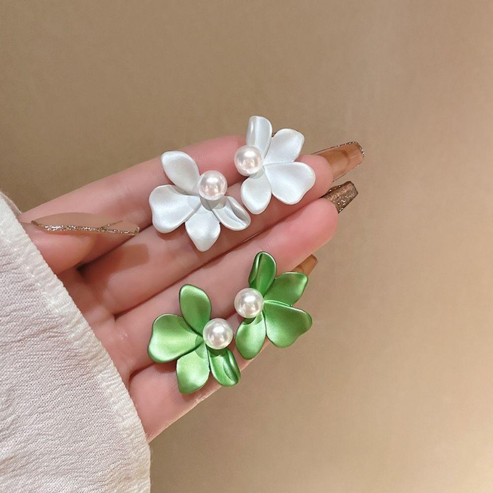 Agustina Wanita Stud Earrings Musim Semi Musim Panas Sederhana Fashion Match Cahaya Mewah Perhiasan Telinga Temperamen Kelopak Bunga Stud Earrings