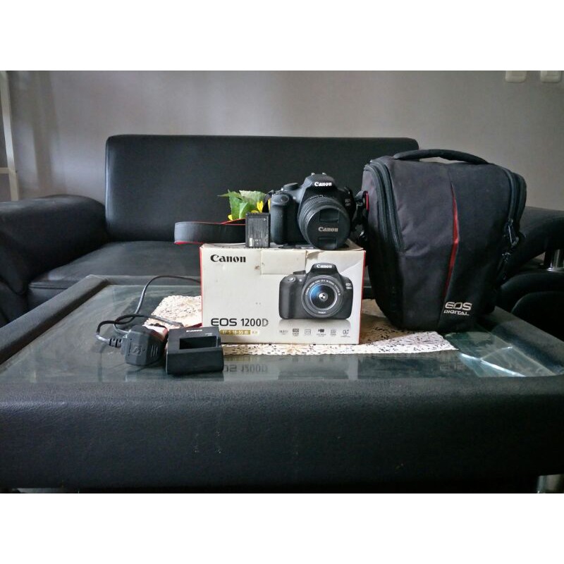 KAMERA CANON EOS 1200D DSLR LENS 18-55 MM IS III BEKAS MULUS JARANG DI PAKAI