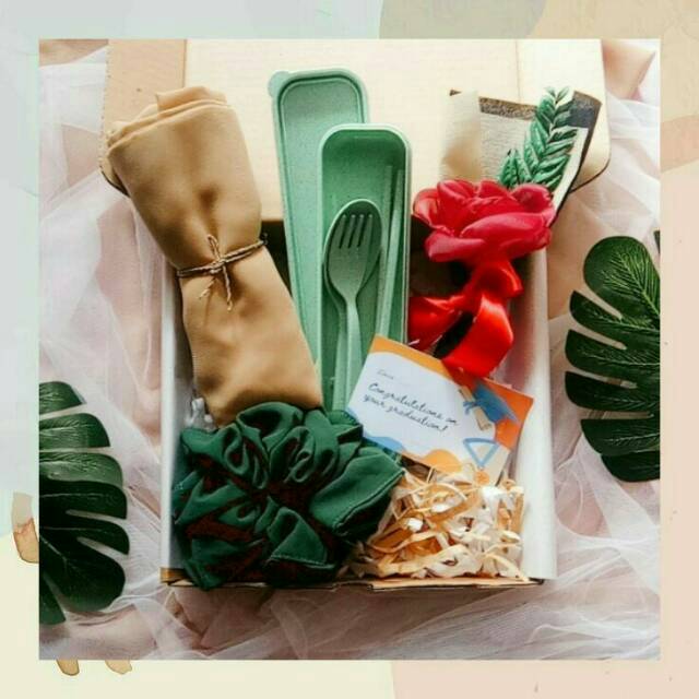 

Gift box Hijab Hampers Kado box Kado Wisuda Ulang tahun Wedding Murah