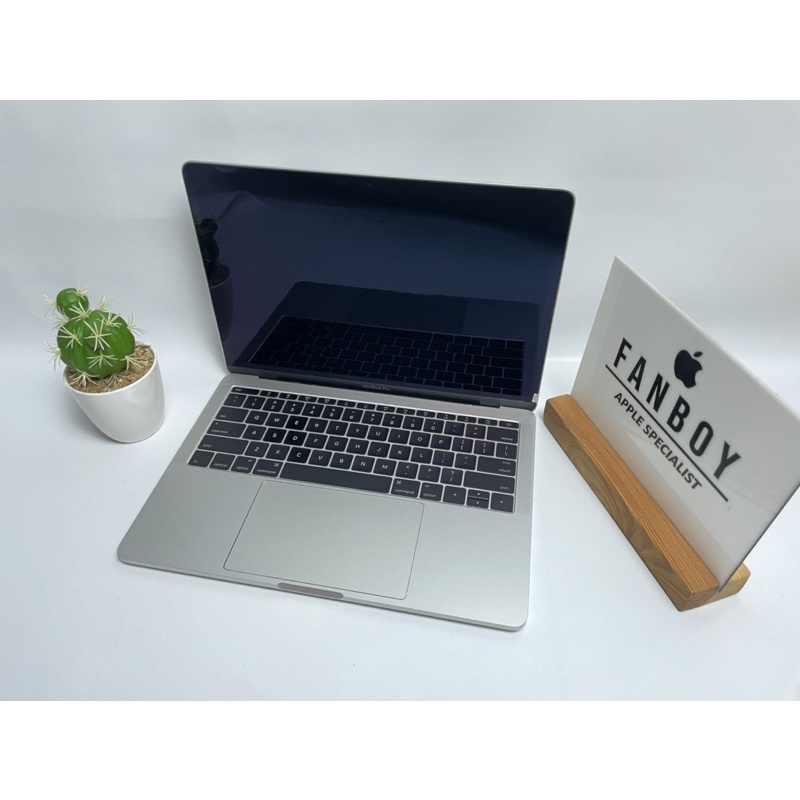 macbook pro 2017 retina 8/256gb os monterey