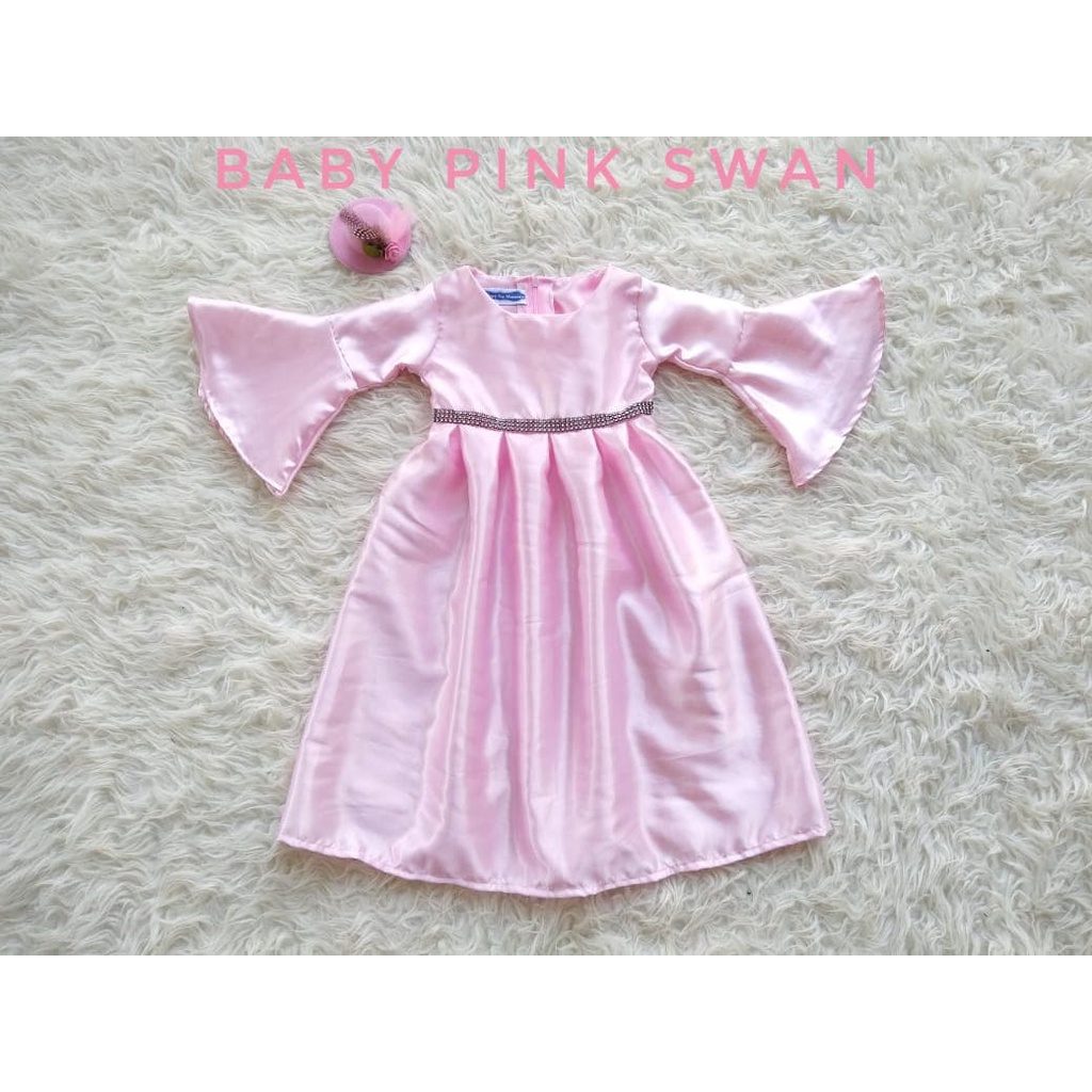 GAUN SWAN/GAUN ANAK DAN DEWASA/GAUN PESTA KEKINIAN/GAUN DISNEY/GAUN WEDDING TERBARU/GAUN TEROMPET/GA