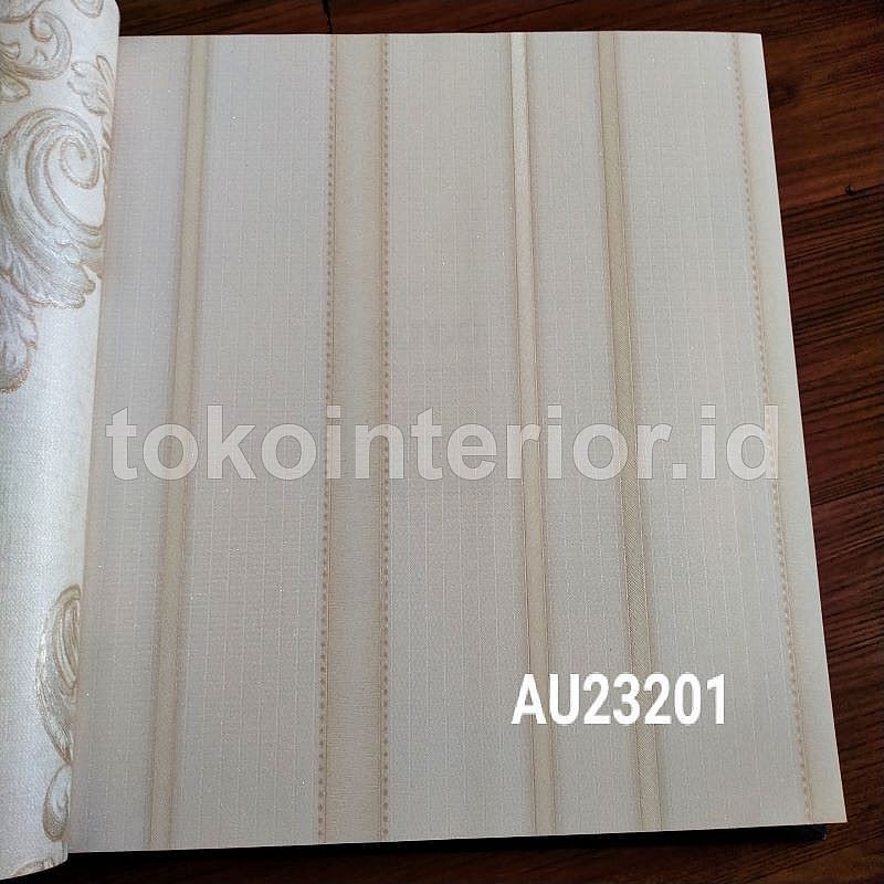 Wallpaper Dinding Garis Vertikal Silver Gold Mewah Elegant