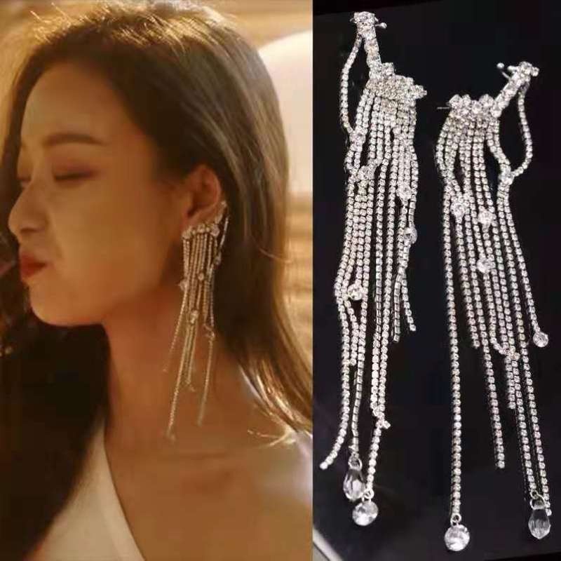 Anting Tusuk Gantung Desain Rumbai Gaya Trendy / Korea Untuk Wanita