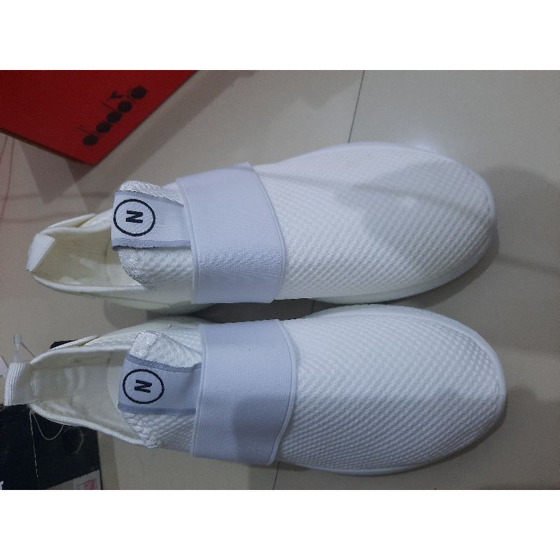 Sepatu anak Nevada putih. sepatu putih tanpa tali SALE