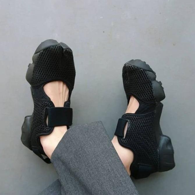 Sepatu Nike Air Rift Triple Black Premium Original / Sandal Nike