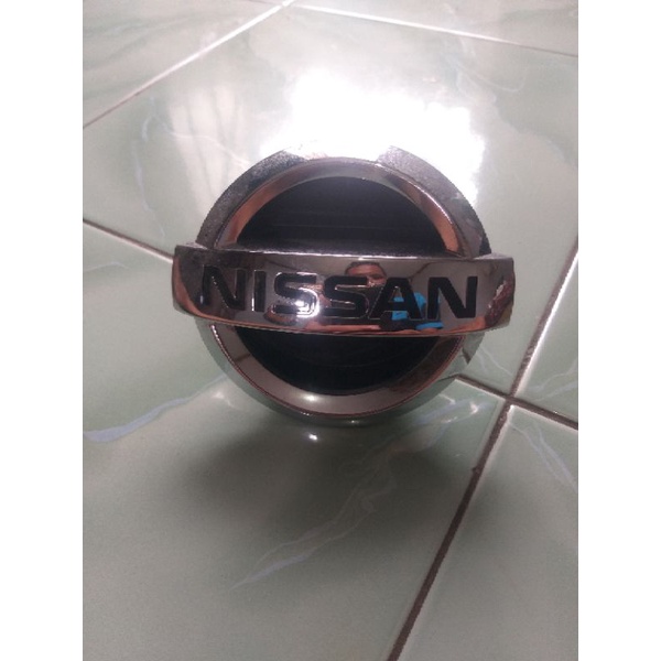 Emblem logo nissan