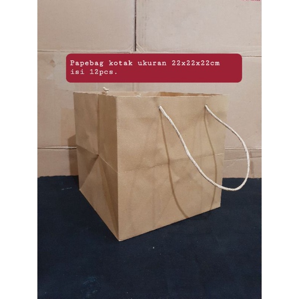 

Paper bag kotak diameter ukuran ( 22x22x22cm) isi 12pcs
