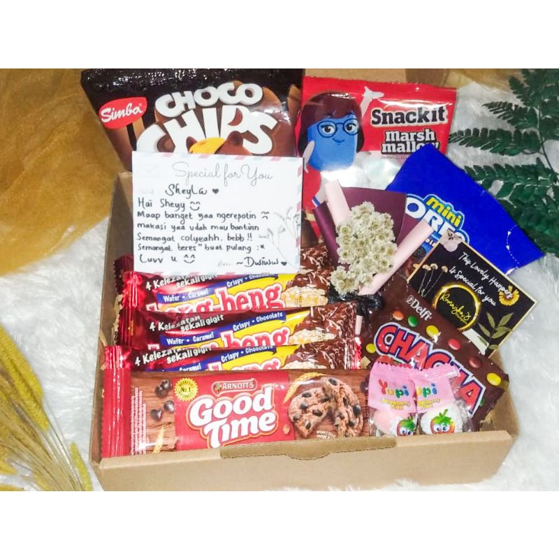 

Hampers Snackbox | Kado makanan ringan | Hadiah ke sahabat teman keluarga