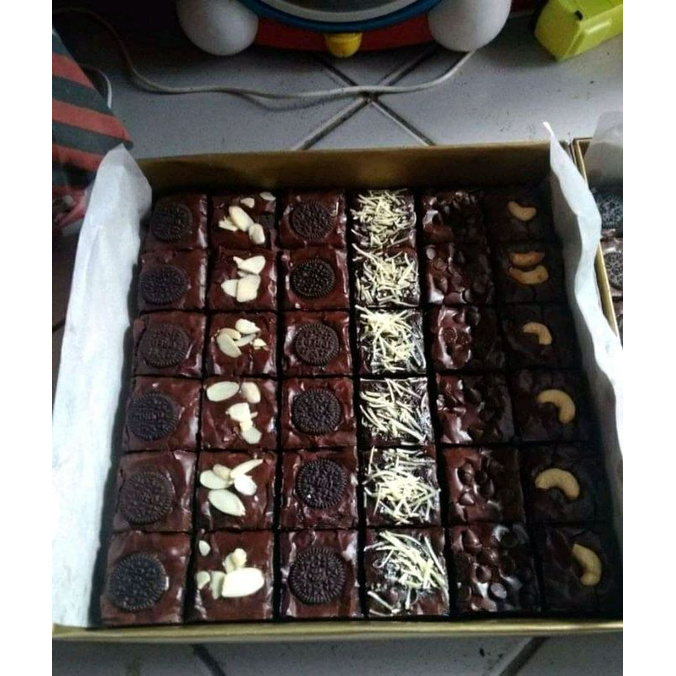 

Brownies fudgy sekat 20X20cm || Hampers gift By Kitty_food