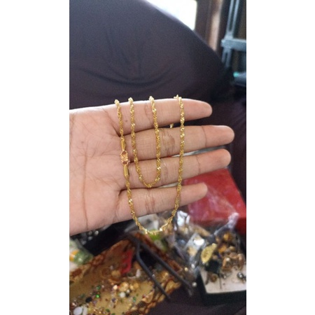 kalung lilit Borsalino