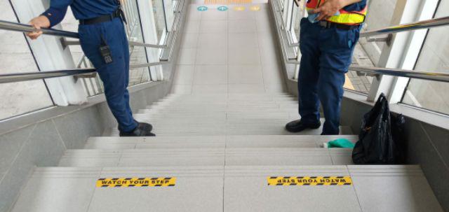 Safety Walk Tape Anti Slip Lantai Tangga / Anti Licin - Kuning Hitam Caution Watch Your Step