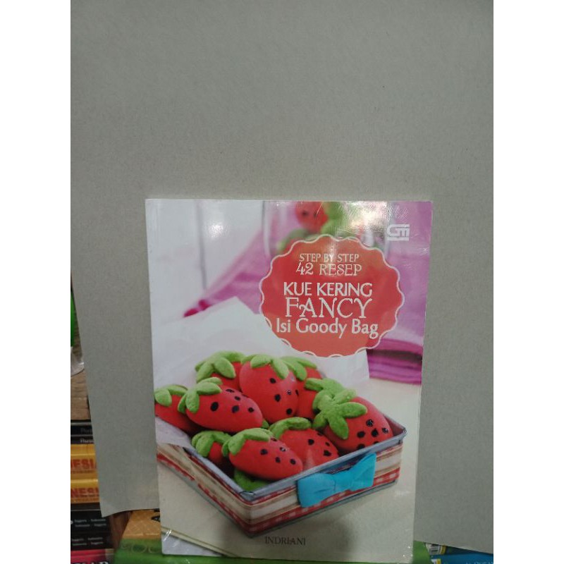 

Buku Step By Step 42 Resep Kue Kering Fancy Isi Goody Bag LIMITED