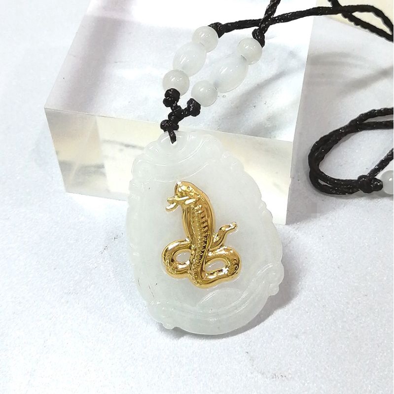 k0727 Liontin Giok Jadeite Shio Ular Lapis Emas Bersertifikat Grade A