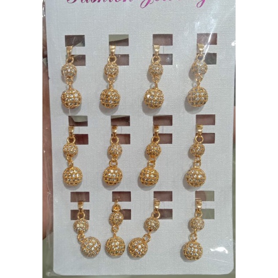AL-Liontin xuping wanita motif Globe berlapis emas dengan mata zircon.