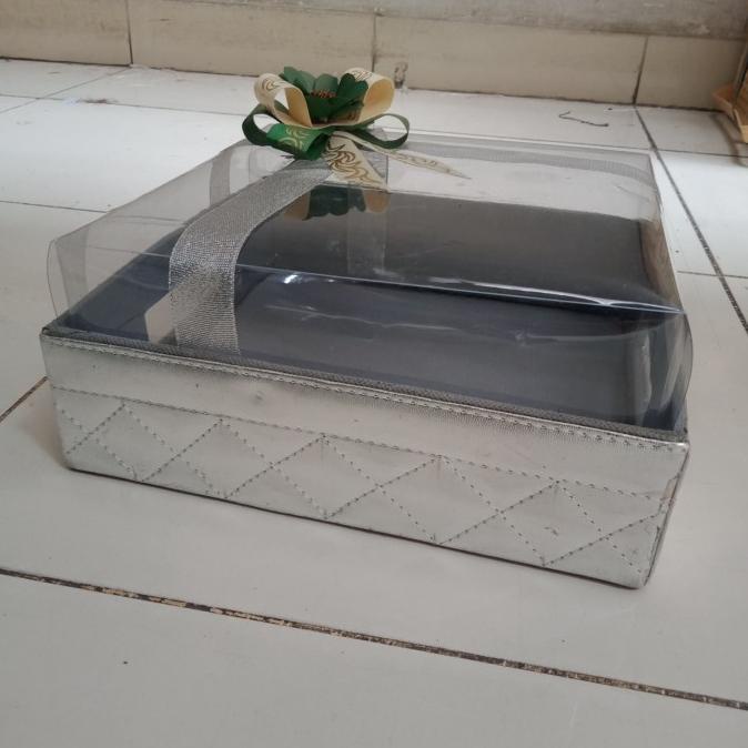 

[COD] kotak kue hantaran kulit jait 25x25 tutup mika + bunga [COD]