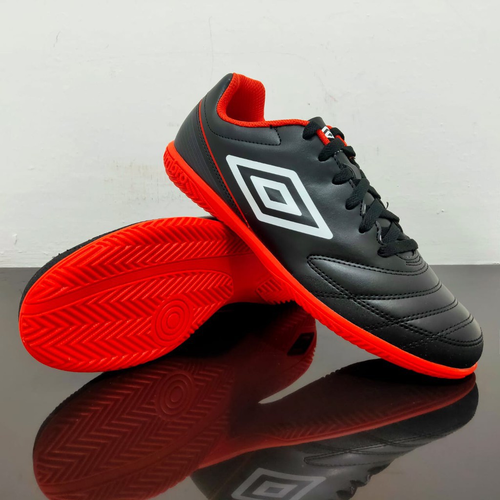 Umbro Sepatu Futsal Classico Vii Ic - Black