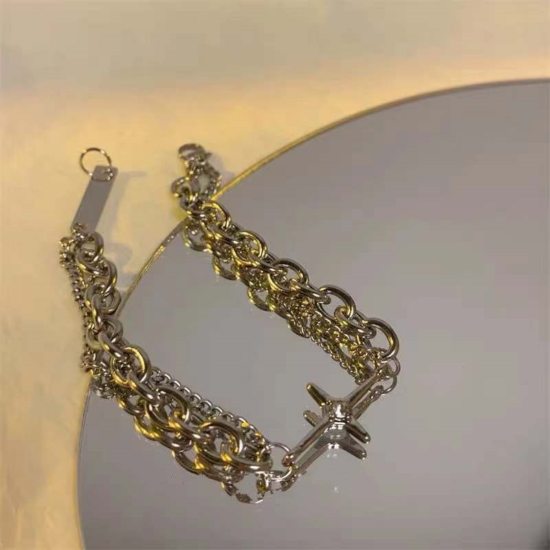 Gelang Bahan titanium steel Aksen Bintang Untuk Wanita