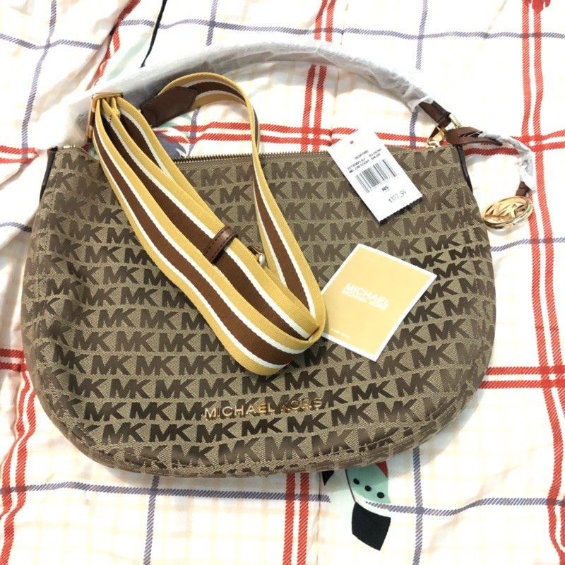 tas MK crescent shoulder beige ebony