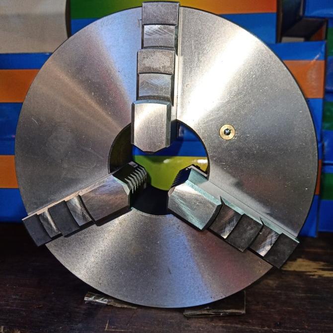 chuck bubut 10 inchi 3 jaws