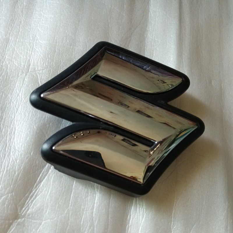 logo depan suzuki APV original