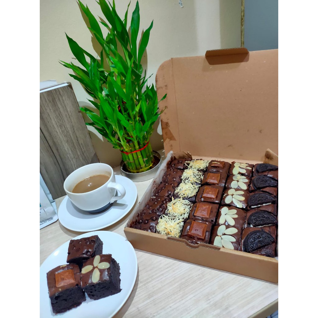 

Brownies Fudgy Shiny Crust / Brownies sekat murah (BESAR) 20x20 cm