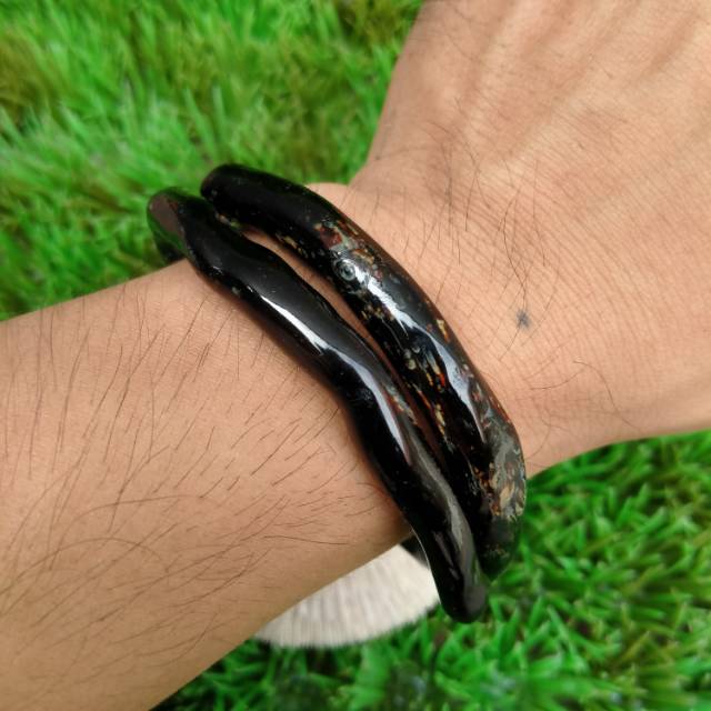 Gelang akar bahar tunggal sedang