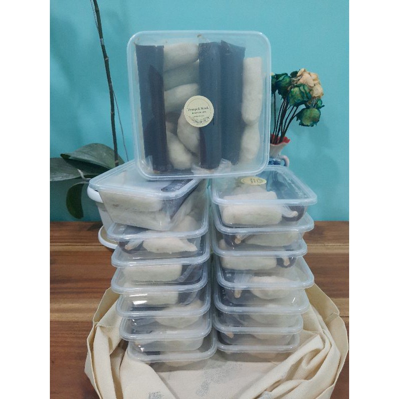 

PAKET Pempek. Empek Empek Ikan Tenggiri Asli. Pempek Asli Palembang