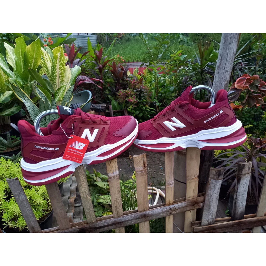 SNEAKERS PRIA WANITA WARNA [MERAH LIS PUTIH] SEPATU KASUAL TRENDY 2022 SEPATU JALAN TERBARU SNEAKERS