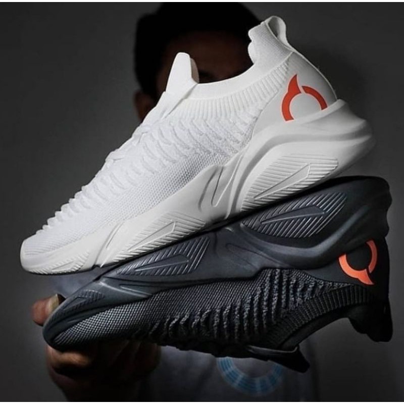 Sneakers ORTUSEIGHT Galactic