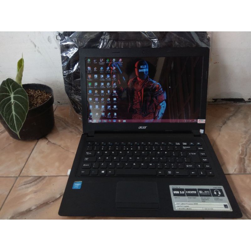 Laptop Acer z1402 slim