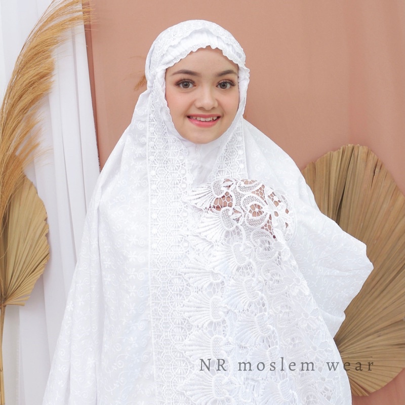 MUKENA DEWASA BORDER PUTIH KATUN MODEL ANDIEN kode KD 206