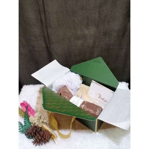 

Hampers Wisuda / Graduation / Birthday Paket Classic Hijau