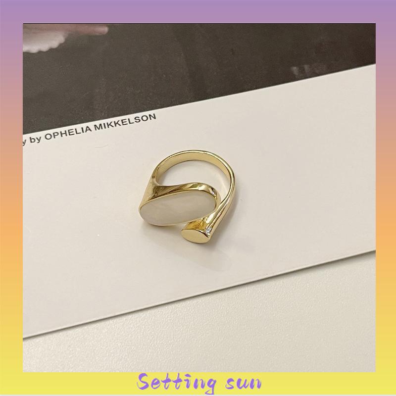 Cincin Desain Geometri Silang TN