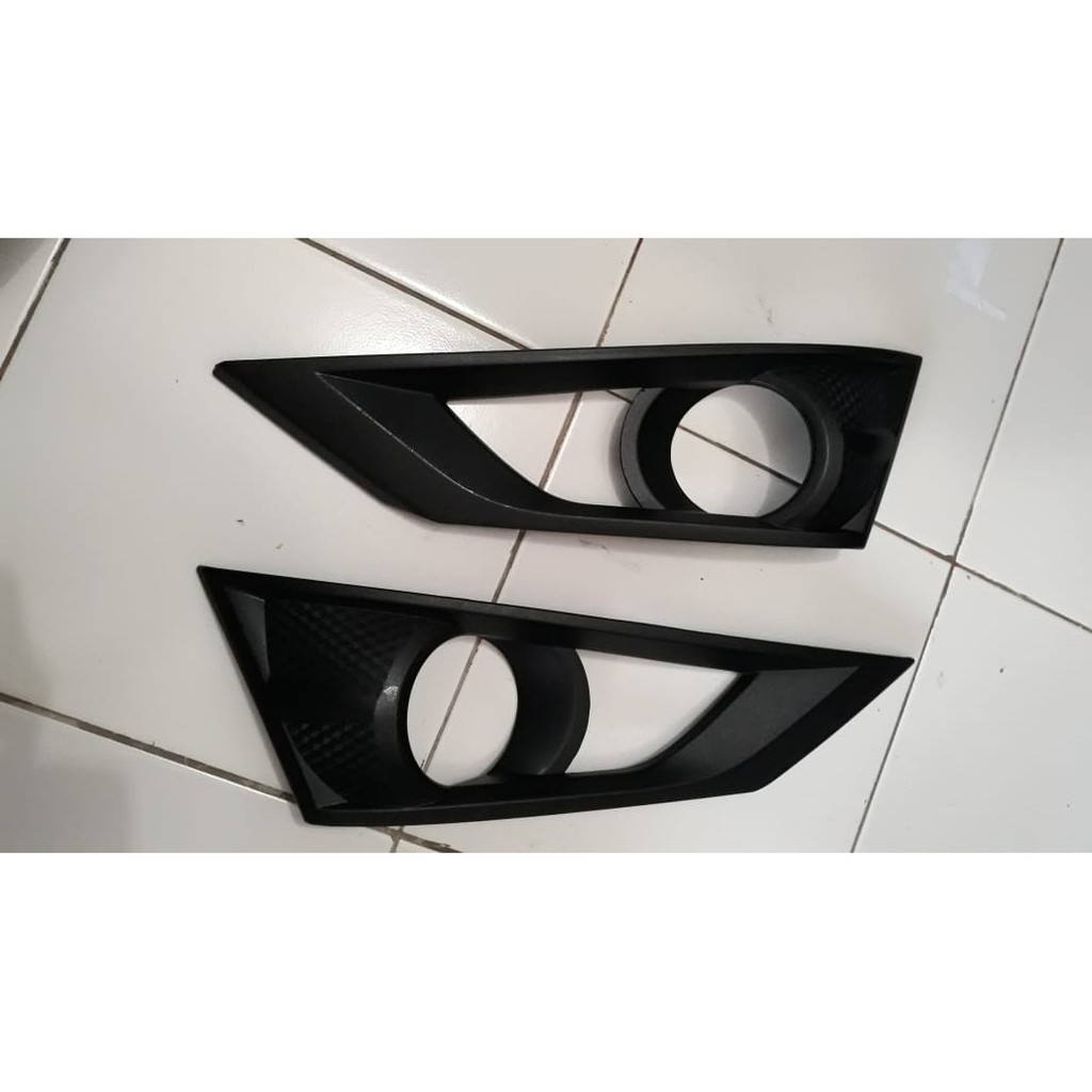 Cover ring fog lamp Sigra hitam