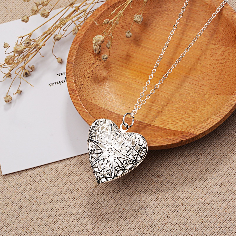 [Ready Stock]Fashion Silver Plated Heart-Shaped Hollow Pendant Simple Necklace