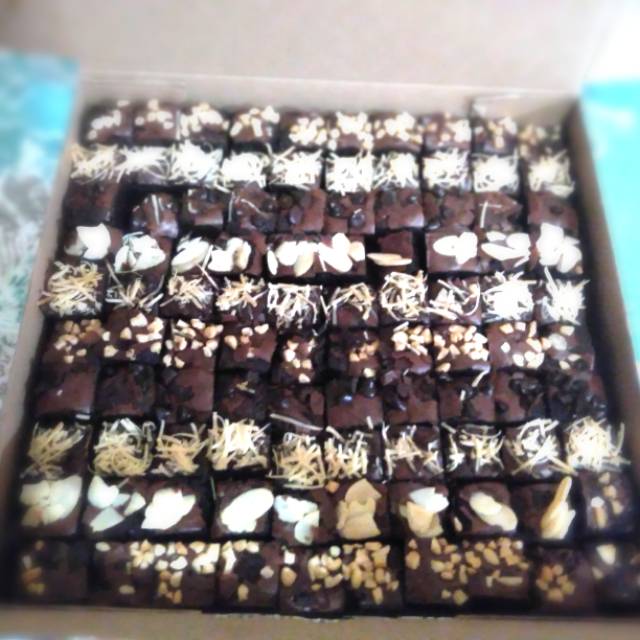 

Brownies potong aneka topping#dengan topping sesuka mu#berapa potongRatusaaan#ga percaya