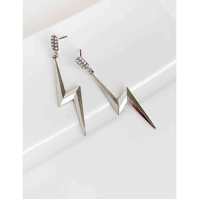 LRC Anting Tusuk Fashion Silver Alloy Diamond Stud Earrings F95646