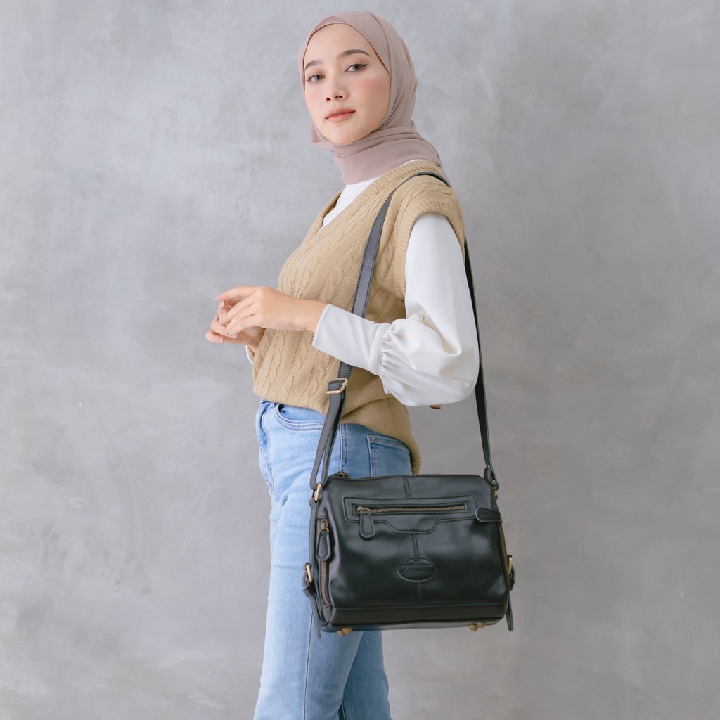 TERBARU !! TAS SELEMPANG WANITA KULIT SAPI ASLI MODEL SAKURA HITAM / FREE GRAVIR NAMA