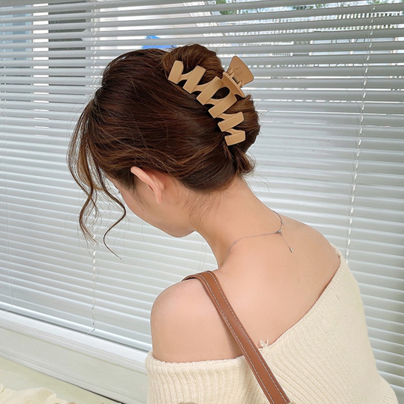 French Style Big Wave Hair Claws Geometric Hollow Hairpin Back of Head Temperament Plate Hair Shark Clip