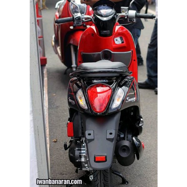 spakbor belakang scoopy fi k16