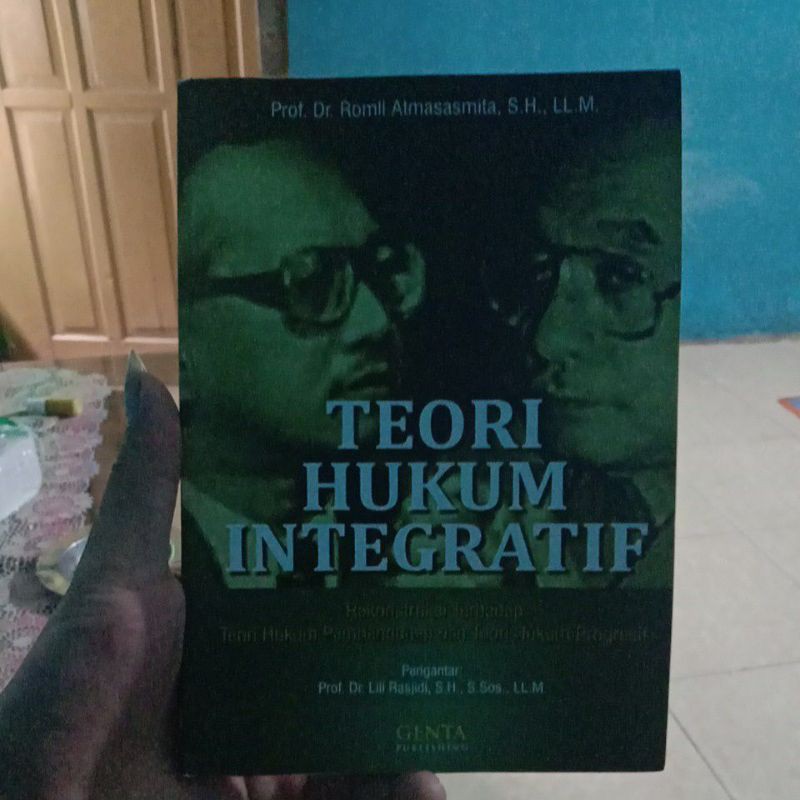 teori hukum integratif oleh romli Atmasasmita