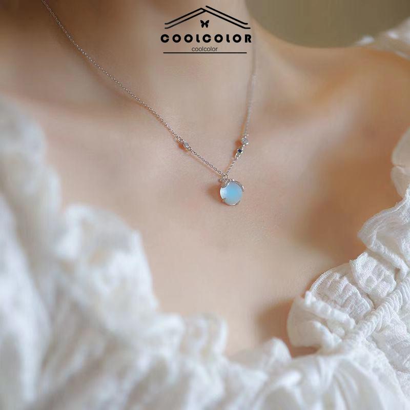 COD❤️Moonstone Firefly Kalung Wanita Senior Rantai Klavikula Siswa Hadiah Ulang Tahun Desain Niche- cl