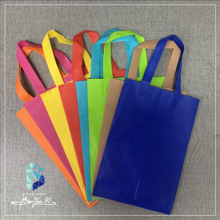 

Goodie Bag Box 22x22x25 cm Tas Spunbond Alas Kotas Tas Kain