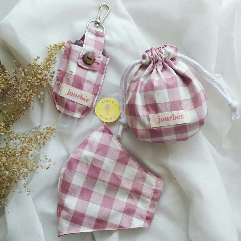 one set masker pouch handsanitizer holder