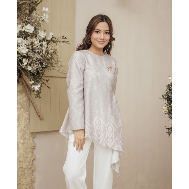 PRELOVED Kiana Blouse Eggplant ukuran L Wearing Klamby