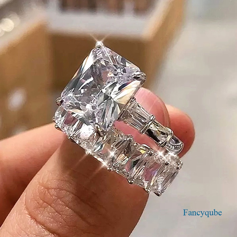 2pcs / Set Cincin Kristal Bentuk Persegi Untuk Wanita