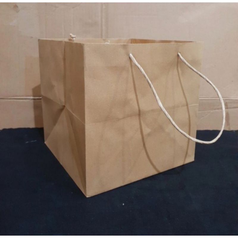 

Paper bag kotak ukuran 24x24cm | kantongan kertas kotak | kantongan craft